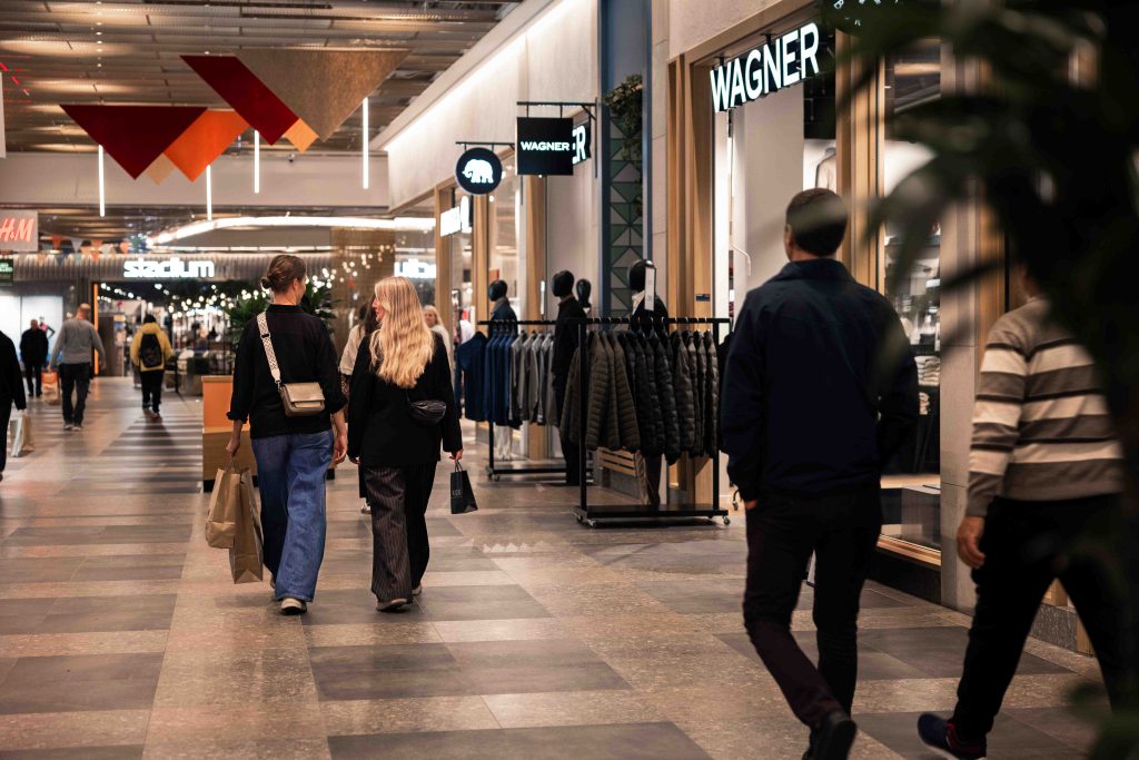 Nära 700 000 besökare i juli