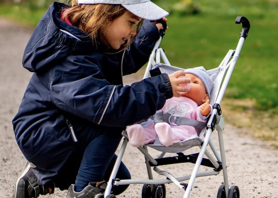 Lekia & Babya sprider glädje i Kvarteret Giraffen